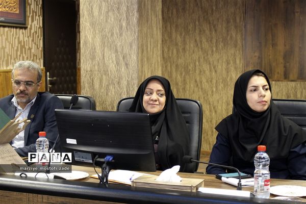 دیدار مدیرکل آموزش و پرورش فارس با نمایندگان دخترمجامع ، مجلس و شورای دانش‌آموزی فارس