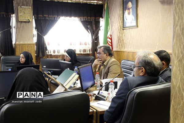 دیدار مدیرکل آموزش و پرورش فارس با نمایندگان دخترمجامع ، مجلس و شورای دانش‌آموزی فارس