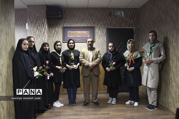 دیدار مدیرکل آموزش و پرورش فارس با نمایندگان دخترمجامع ، مجلس و شورای دانش‌آموزی فارس