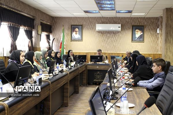 دیدار مدیرکل آموزش و پرورش فارس با نمایندگان دخترمجامع ، مجلس و شورای دانش‌آموزی فارس