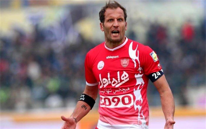 کاپیتان محبوب پرسپولیسی‌ها از فوتبال خداحافظی کرد
