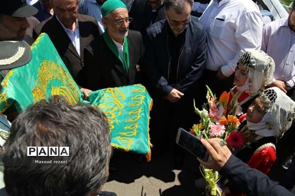 استقبال مردم شهرستان میانه از خادمان و حاملان پرچم متبرک رضوی