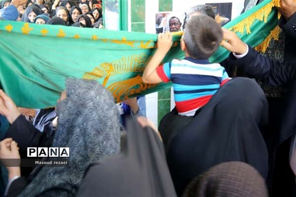 استقبال مردم شهرستان میانه از خادمان و حاملان پرچم متبرک رضوی