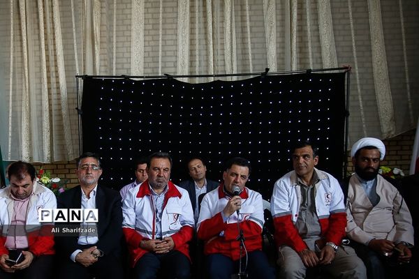 توزیع کالای اساسی بین سیل زدگان استان لرستان