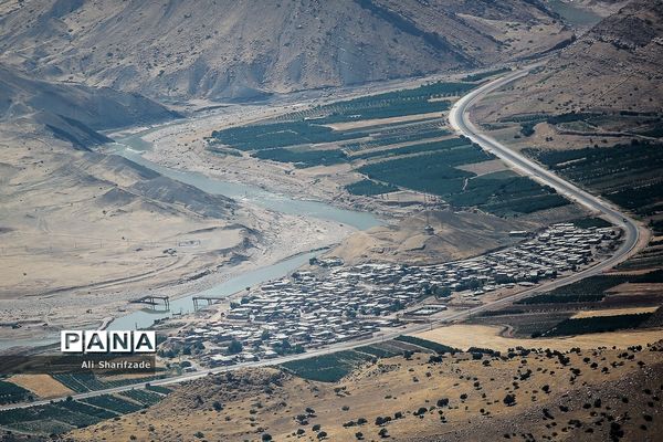 توزیع کالای اساسی بین سیل زدگان استان لرستان