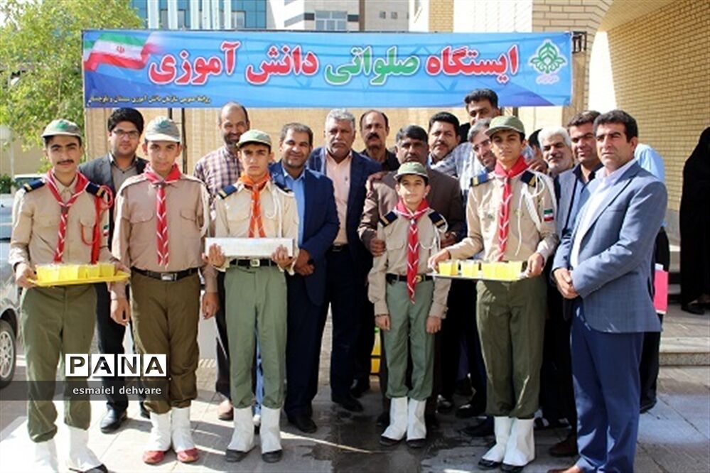 برپایی ایستگاه صلواتی دانش‌آموزی به مناسبت میلاد امام رضا(ع)