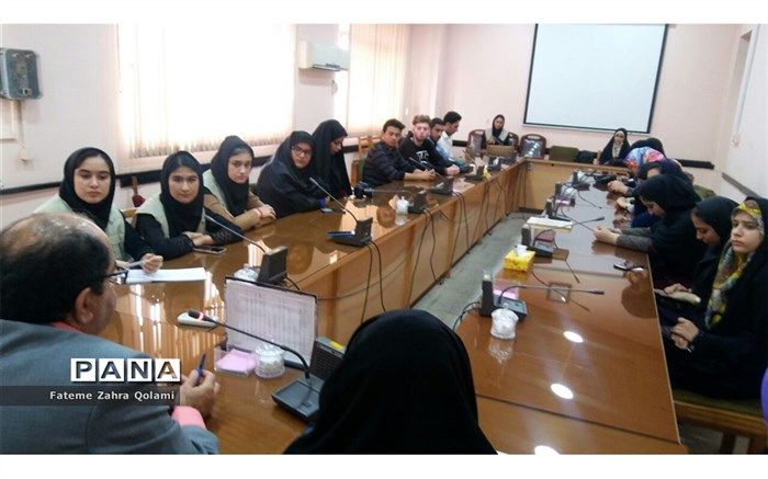 نشست هم اندیشی دانش آموزان خبرنگار پانا در محمودآباد برگزار شد