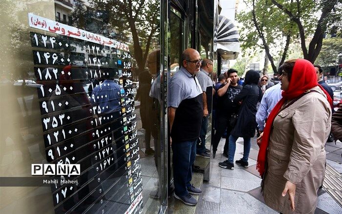 بلومبرگ: سیاست‌های تقویت ارزش ریال در حال جواب دادن است