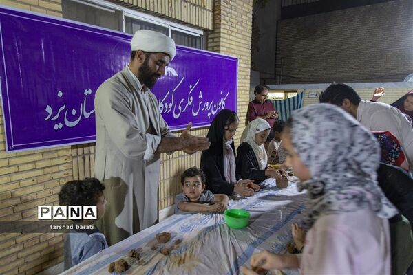 نمایشگاه نقاشی و سفالگری کودکان در دفتر امام جمعه یزد