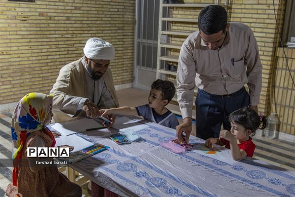 نمایشگاه نقاشی و سفالگری کودکان در دفتر امام جمعه یزد