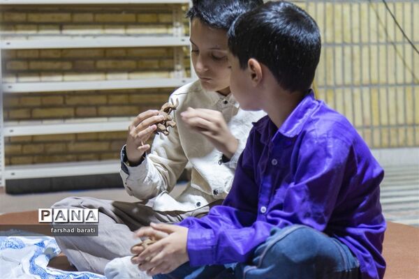 نمایشگاه نقاشی و سفالگری کودکان در دفتر امام جمعه یزد