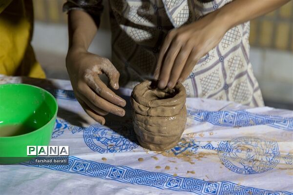 نمایشگاه نقاشی و سفالگری کودکان در دفتر امام جمعه یزد