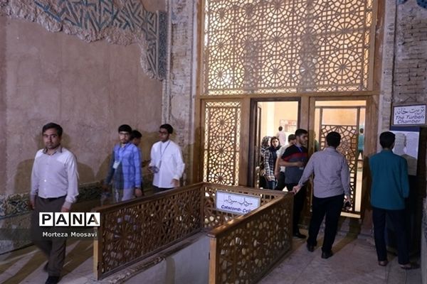 بازدید دانش‌آموزان شرکت کننده در مسابقات سراسری قرآن عترت و نماز از گنبد سلطانیه