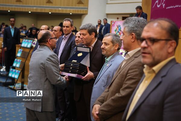 نوزدهمین کنگره ملی پرسش مهر ریاست جمهوری