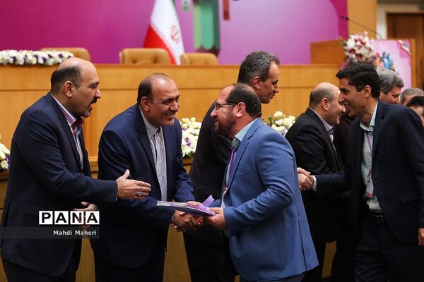 نوزدهمین کنگره ملی پرسش مهر ریاست جمهوری