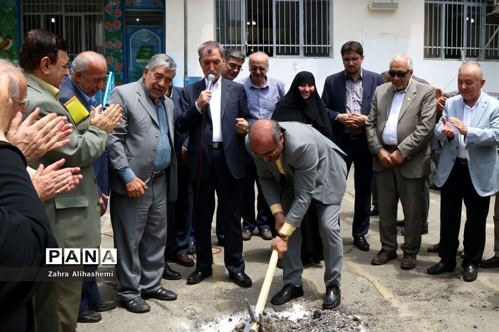 مراسم کلنگ زنی دبستان شهید ادیبی در منطقه 14