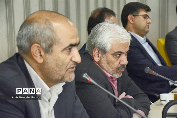 جلسه مشترک معاون وزیر و شورای معاونان اداره‌کل آموزش و پرورش استان آذربایجان شرقی