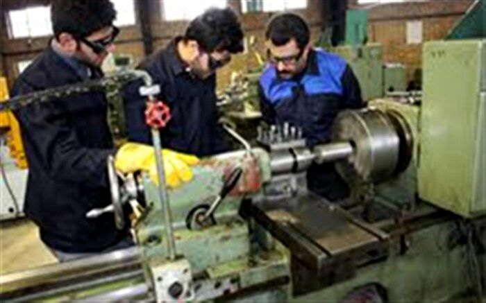 مهارت آموزی شاغلان فاقد مهارت از اولویت برنامه های آموزشی فنی و حرفه ای است