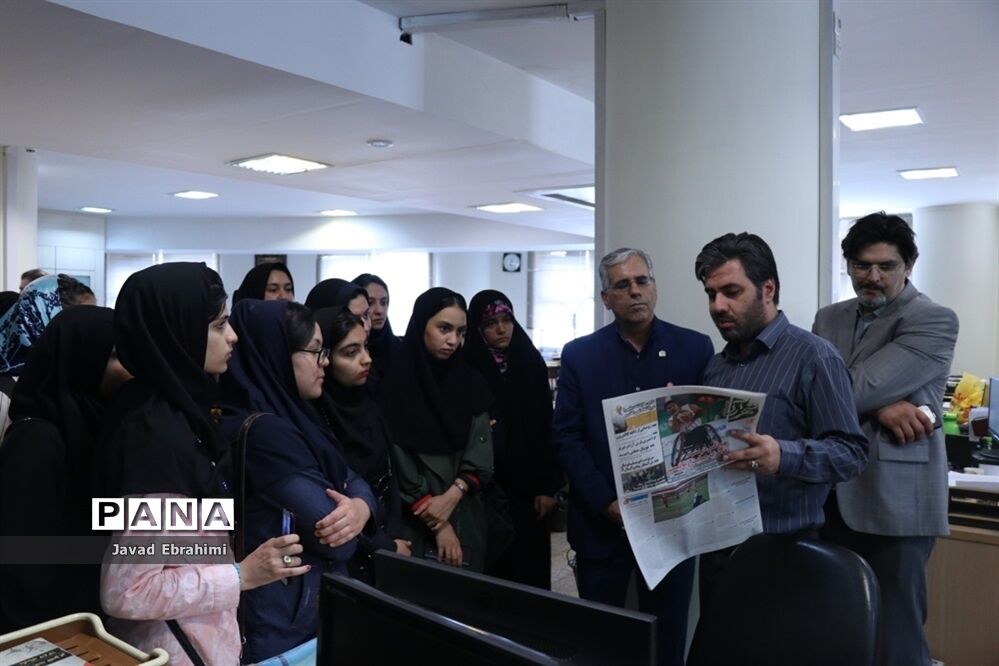 بازدید دانش‌آموزان دختر دوره‌‌های تابستانه سازمان دانش‌آموزی خراسان رضوی  از موسسه فرهنگی شهر آرا مشهد