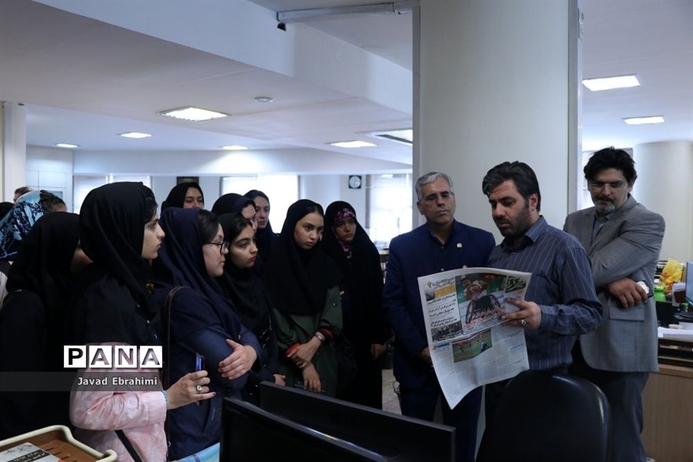 بازدید دانش‌آموزان دختر دوره‌‌های تابستانه سازمان دانش‌آموزی خراسان رضوی  از موسسه فرهنگی شهر آرا مشهد