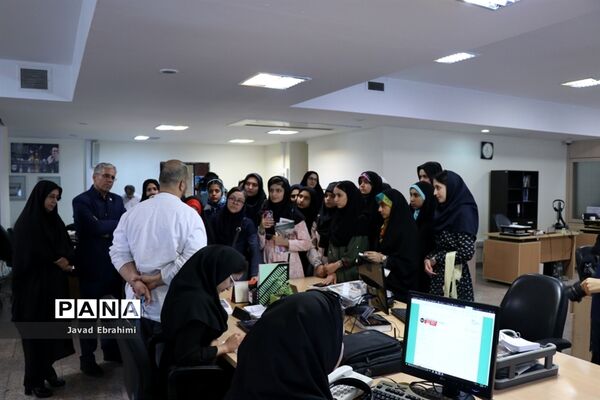 بازدید دانش‌آموزان دختر دوره‌‌های تابستانه سازمان دانش‌آموزی خراسان رضوی  از موسسه فرهنگی شهر آرا مشهد