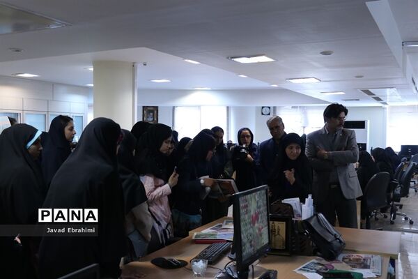 بازدید دانش‌آموزان دختر دوره‌‌های تابستانه سازمان دانش‌آموزی خراسان رضوی  از موسسه فرهنگی شهر آرا مشهد