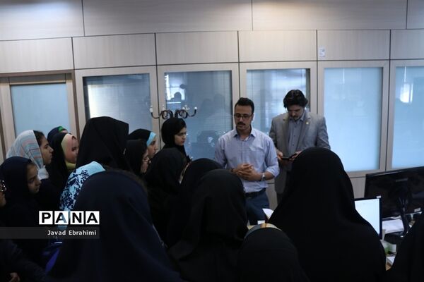 بازدید دانش‌آموزان دختر دوره‌‌های تابستانه سازمان دانش‌آموزی خراسان رضوی  از موسسه فرهنگی شهر آرا مشهد