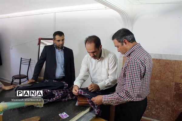 بازدید کارشناسان سازمان دانش آموزی و اتحادیه خیاطان از تولیدی‌های همسان سازی پوشاک مدارس ارومیه