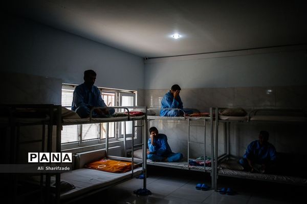 بازدید خبرنگاران از مرکز درمان اعتیاد ماده 16