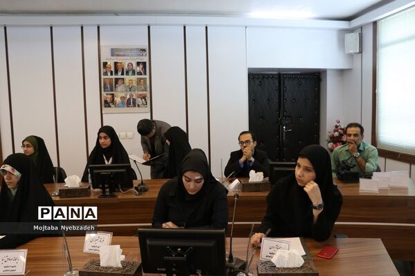 نشست نمایندگان تشکل‌های دانش‌آموزی خراسان رضوی با مدیرکل آموزش و پرورش استان