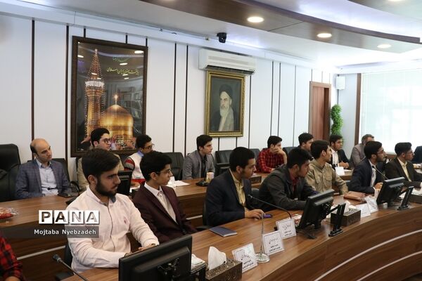 نشست نمایندگان تشکل‌های دانش‌آموزی خراسان رضوی با مدیرکل آموزش و پرورش استان