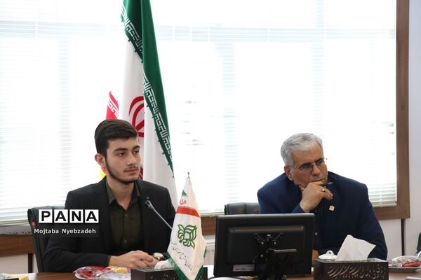 نشست نمایندگان تشکل‌های دانش‌آموزی خراسان رضوی با مدیرکل آموزش و پرورش استان