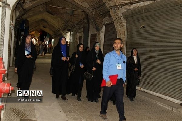 بازدید دانش‌آموزان شرکت کننده در مسابقات قرآن از نقاط دیدنی شهر زنجان