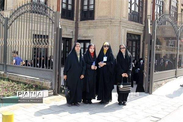 بازدید دانش‌آموزان شرکت کننده در مسابقات قرآن از نقاط دیدنی شهر زنجان