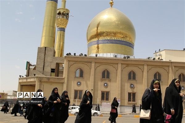 بازدید دانش‌آموزان شرکت کننده در مسابقات قرآن از نقاط دیدنی شهر زنجان