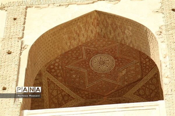 بازدید دانش‌آموزان شرکت کننده در مسابقات قرآن از نقاط دیدنی شهر زنجان