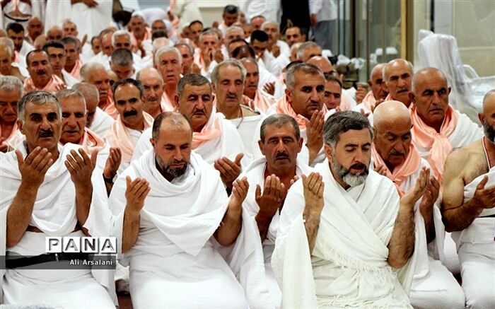 سنگ پرانی به سمت اتوبوس حجاج گنبدی؛ تمام زائران سالم هستند