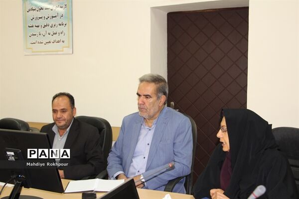 چهارمین نشست کارگروه ساماندهی ونظارت بر لباس فرم مدارس