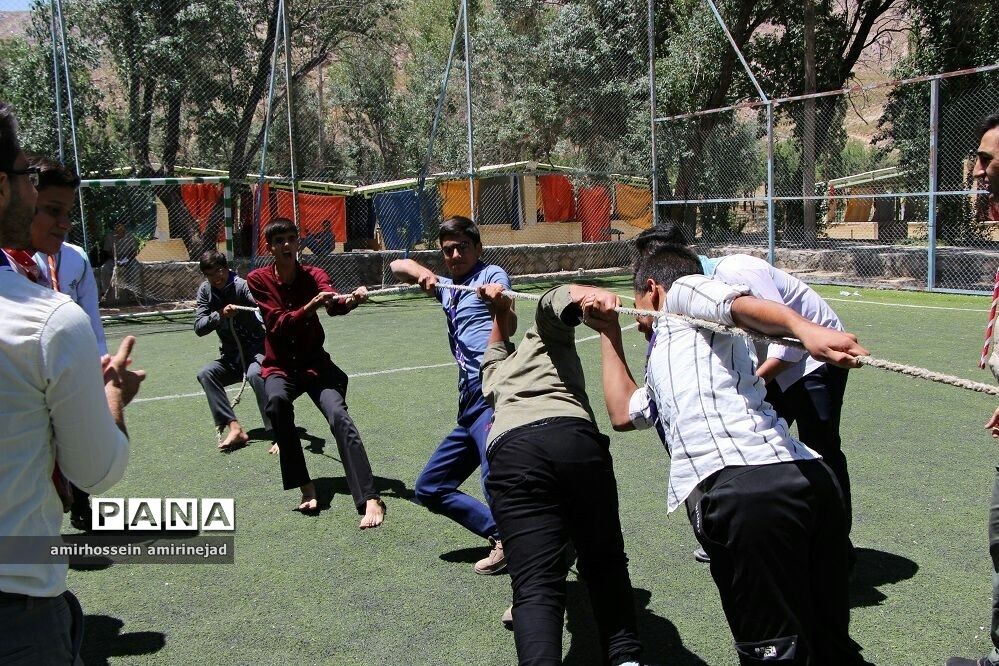 مهارت های ورزشی پیشتازان پسر در اردوی تشکیلاتی