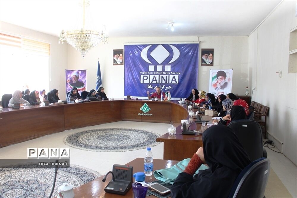 دوره آموزشی خبرنگاری، عکاسی و فن بیان  ویژه مسئولان انجمن اسلامی دانش‌آموزان دختر ارومیه