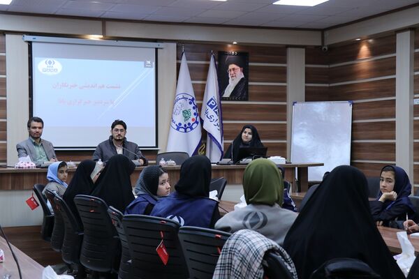 نشست هم‌اندیشی خبرنگاران خراسان رضوی با سردبیر خبرگزاری پانا