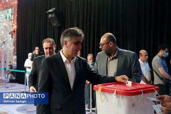 مرحله دوم انتخابات چهاردهمین دوره ریاست‌ جمهوری در آستان امامزاده صالح(ع)