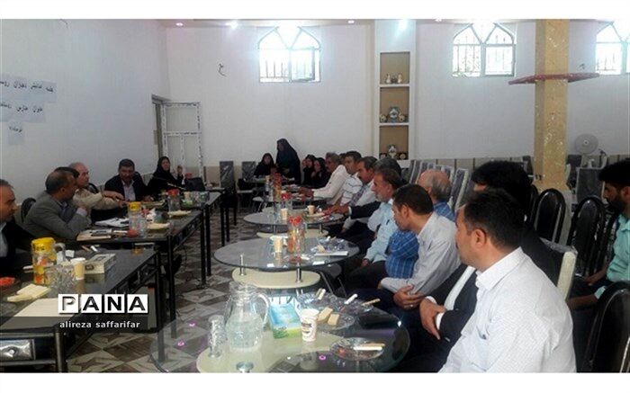 برگزاری جلسه هم اندیشی، درخصوص مسائل ومشکلات مدارس منطقه برزاوند اردستان