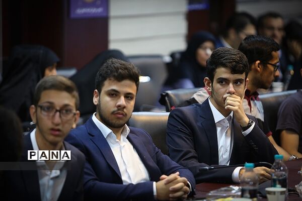 تجلیل از مدال‌آوران و شرکت کنندگان در المپیاد ریاضی لندن و المپیادی‌های فیزیک