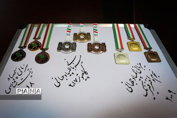 تجلیل از مدال‌آوران و شرکت کنندگان در المپیاد ریاضی لندن و المپیادی‌های فیزیک