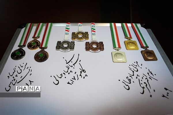 تجلیل از مدال‌آوران و شرکت کنندگان در المپیاد ریاضی لندن و المپیادی‌های فیزیک