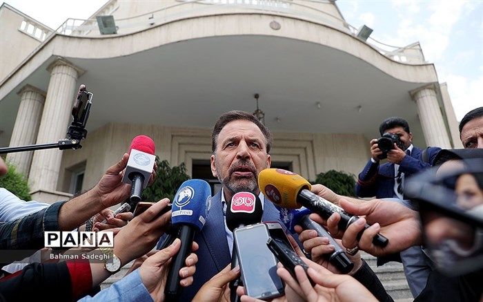 واعظی  در واکنش به فهرست دوتابعیتی‌های کریمی قدوسی:  این را مطرح می‌کنند که کسی از آنها نپرسد از کجا آمده‌اید