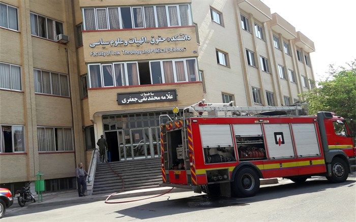 جدول های بتنی مانع از ورود خودروهای آتش نشانی به محل آتش سوزی در دانشگاه آزاد تبریز شد + عکس