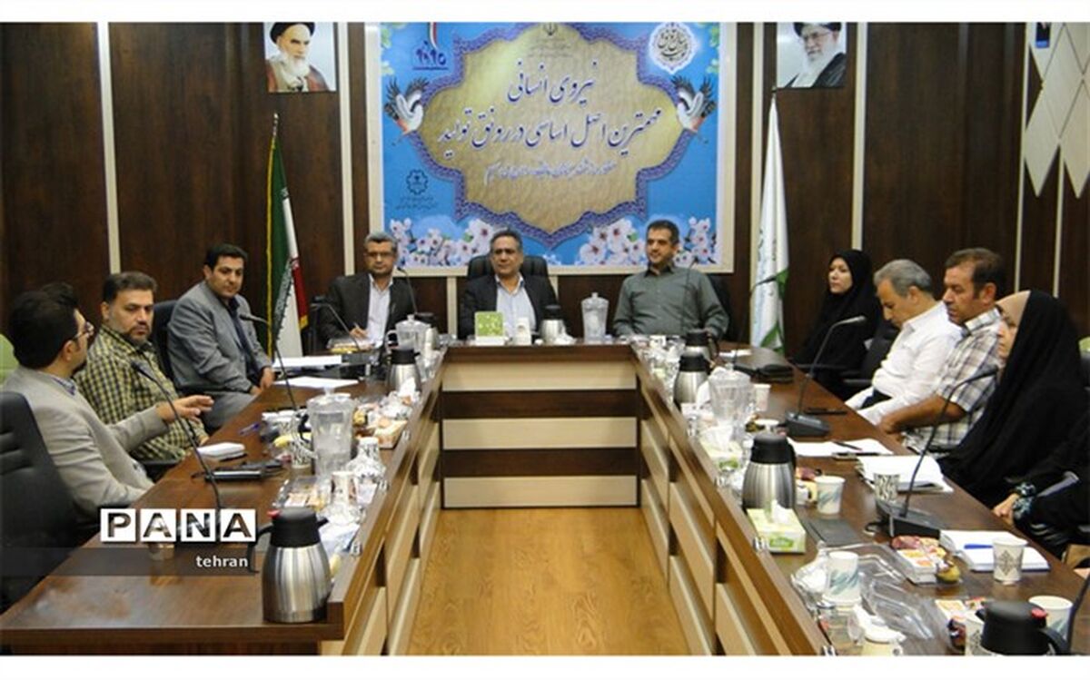 برگزاری جلسه توجیهی مدارس هیأت امنایی در منطقه۱۰