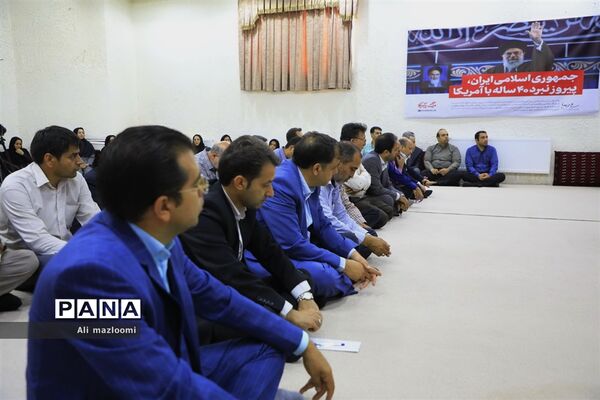 دیدار مدیرکل و جمعی از کارکنان سازمان فنی و حرفه‌ای خراسان جنوبی با حجت الاسلام و المسلمین حاج آقای عبادی